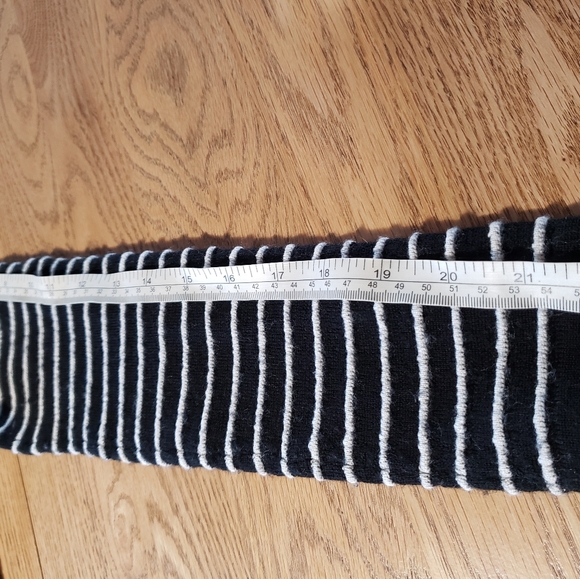 Neve⎪Wool Pullover Sweater In Size S. - Picture 9 of 11